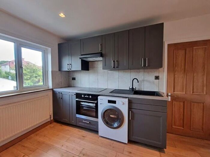 3 Bedroom Flat To Rent In Gunnersbury Lane, Acton, W3