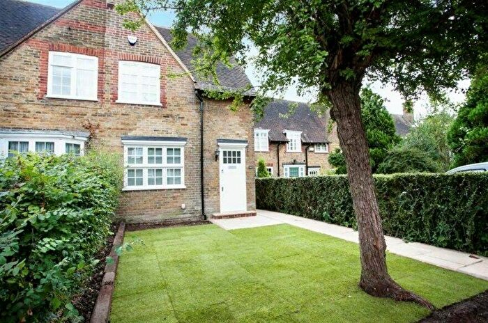 3 Bedroom House To Rent In Westholm, Hampstead Garden Suburb, NW11