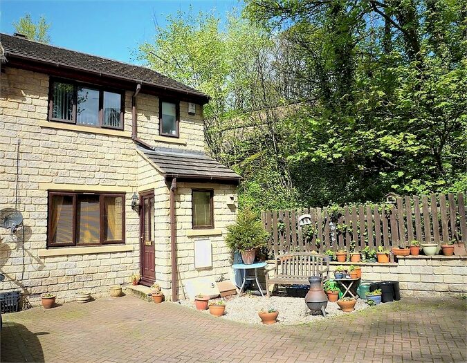 3 Bedroom Terraced House To Rent In Victoria Close, Berry Brow, Huddersfield, West Yorkshire, HD4