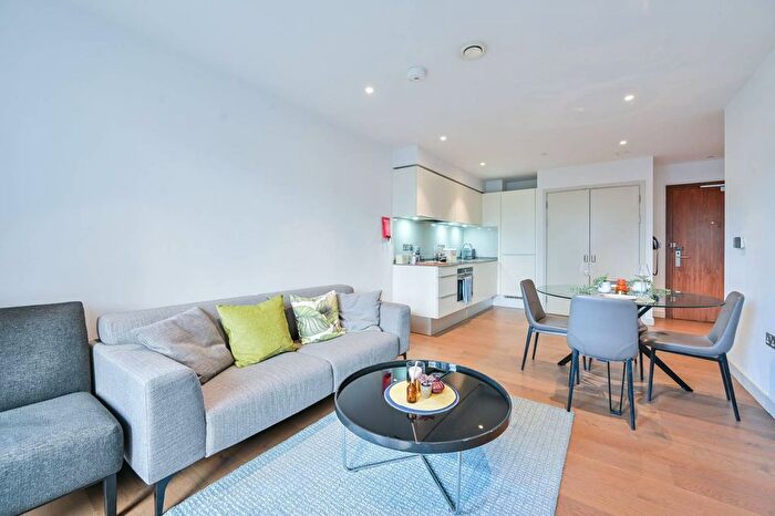 2 Bedroom Flat To Rent In Tantallon House, Elephant Road, London, Elephant And Castle, London, SE17