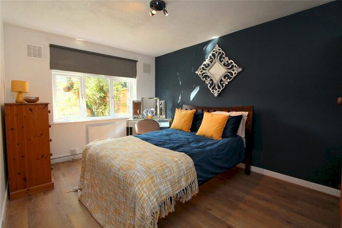 2 Bedroom Flat To Rent In Carlyle Road, London, W5