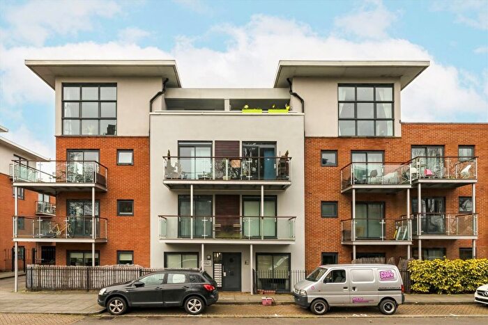 2 Bedroom Flat To Rent In Highfield Close, London, SE13