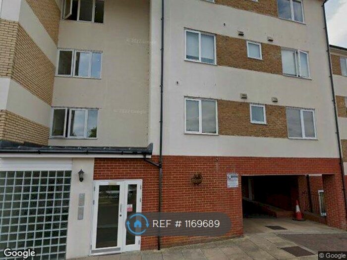 2 Bedroom Flat To Rent In Lee Heights, Maidstone, ME14