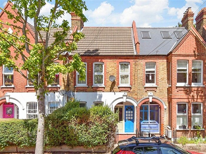 3 Bedroom Flat For Sale In Brettenham Road, Walthamstow, E17