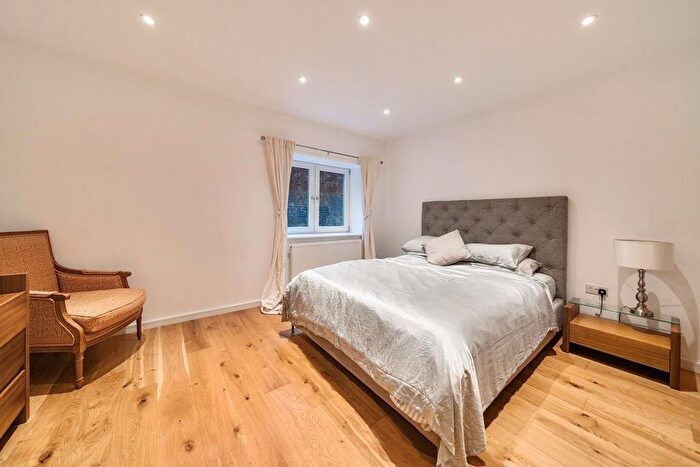 2 Bedroom Flat For Sale In Sheet Street, Windsor, SL4