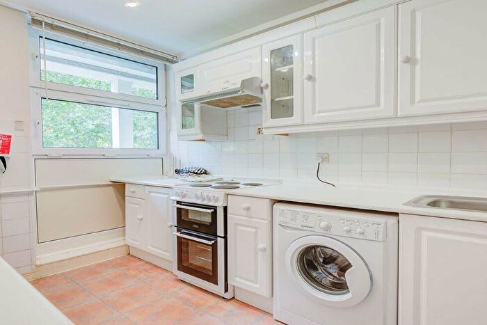 3 Bedroom Flat To Rent In Munster Square, Albany Street, Regents Park / Camden, NW1