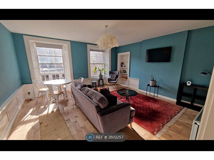2 Bedroom Flat To Rent In Infirmary Street, Edinburgh, EH1