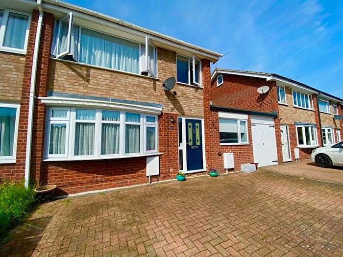 3 Bedroom Semi-Detached House To Rent In Elm Drive, Deanshanger, Milton Keynes, MK19