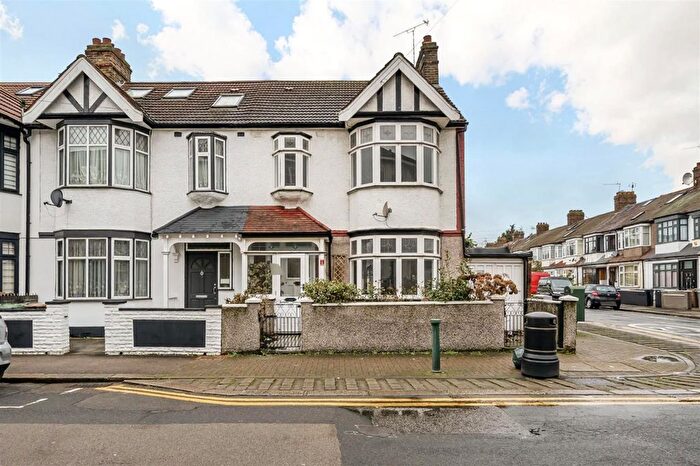 3 Bedroom Detached House To Rent In Flempton Road, Leyton, E10