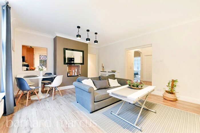 3 Bedroom Flat To Rent In Princes Way, London, SW19