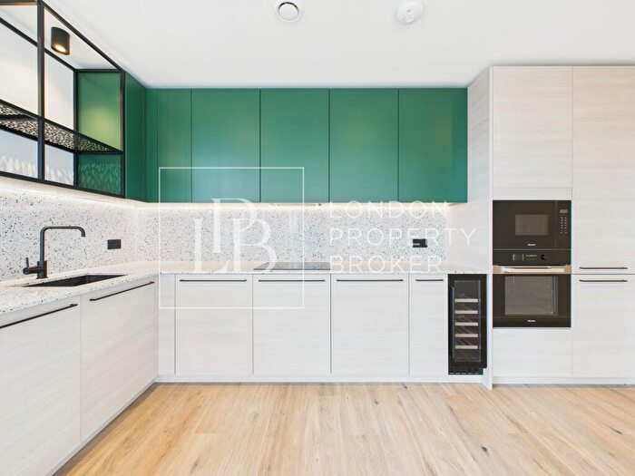 2 Bedroom Apartment To Rent In Barnacle House, Heron Wharf, E14