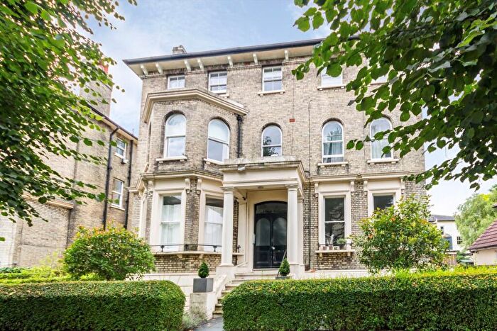 2 Bedroom Flat To Rent In Grove Road, Surbiton, KT6