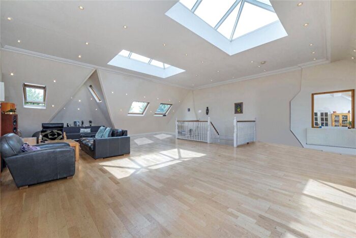 4 Bedroom Flat To Rent In Compayne Gardens, South Hampstead, NW6