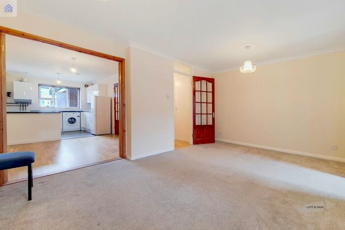 3 Bedroom Terraced House To Rent In Summerlea, Slough, SL1