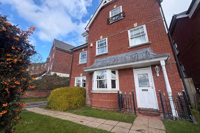 5 Bedroom Apartment To Rent In Newlands Crescent, Guildford, GU1