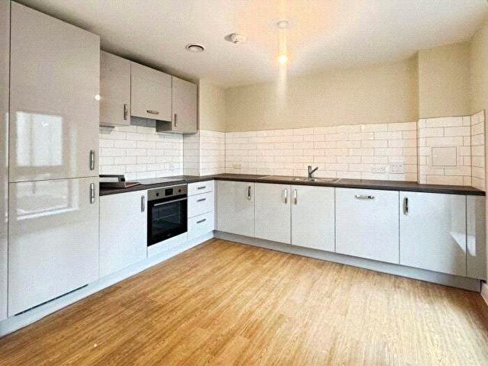 1 Bedroom Flat To Rent In Station Approach, Newbury, Berkshire, RG14