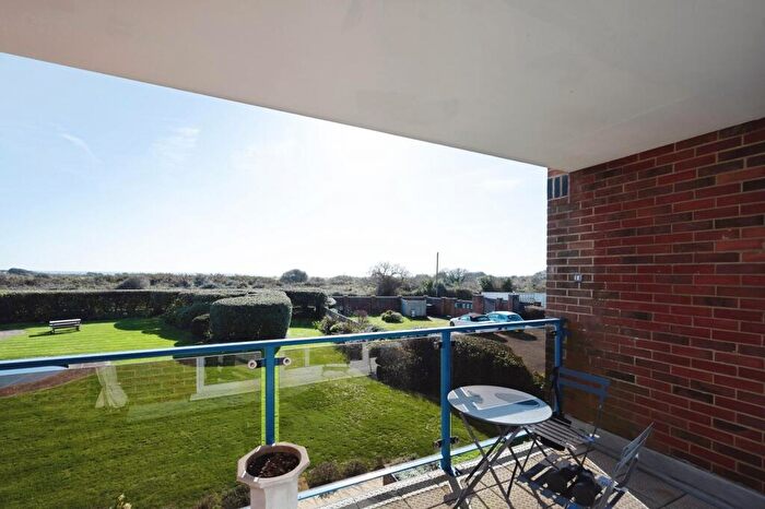 3 Bedroom Flat For Sale In Sea Front, Hayling Island, Hampshire, PO11