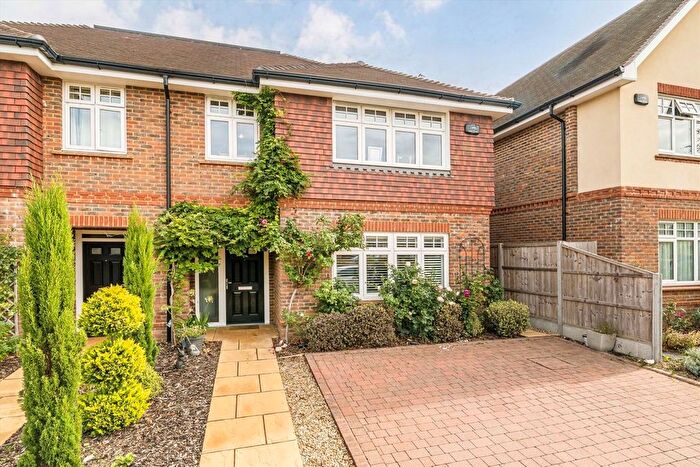 4 Bedroom Semi-Detached House To Rent In Linnet Close, Epsom, KT17