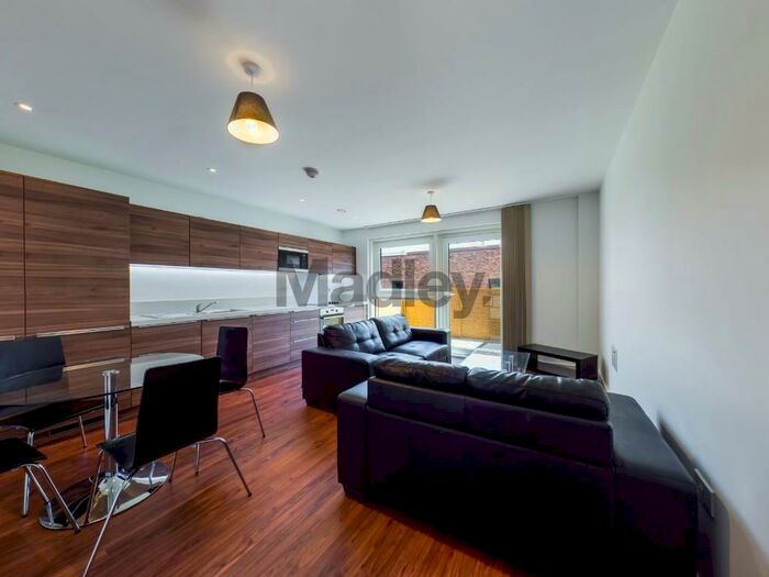 3 Bedroom Flat To Rent In Yeoman Street, London, SE8