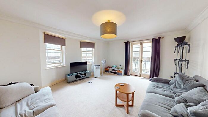 2 Bedroom Flat To Rent In Montpelier Road, BN1