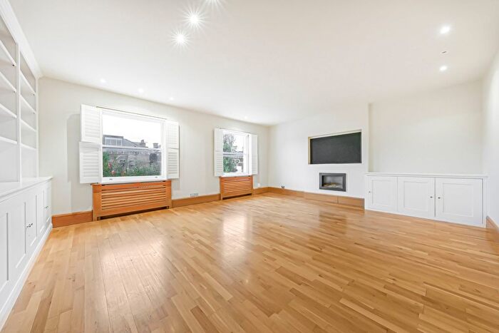 3 Bedroom Flat To Rent In Lancaster Drive, South Hampstead, NW3