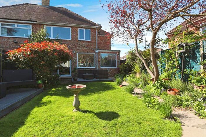 3 Bedroom Semi-Detached House For Sale In Queens Close, HU16