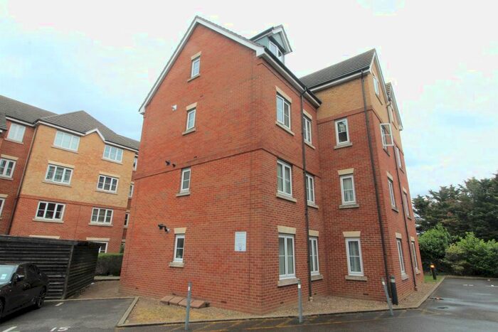 2 Bedroom Flat To Rent In High Street, Cheshunt, Waltham Cross, EN8