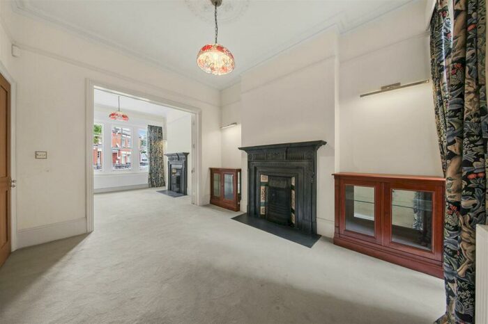 7 Bedroom Semi-Detached House To Rent In Milton Park, Highgate, London, N6