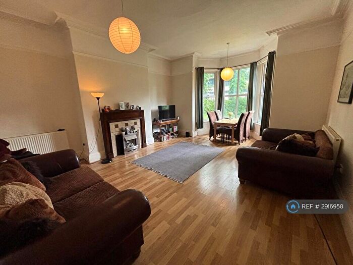 2 Bedroom Flat To Rent In Moorland Hall, Leeds, LS3