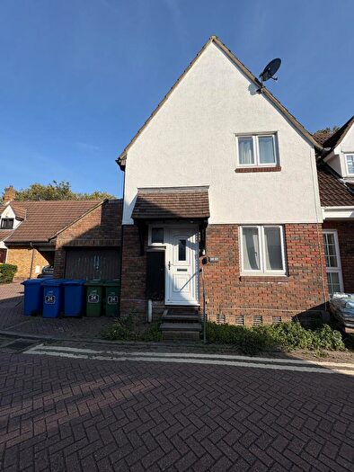3 Bedroom Semi-Detached House For Sale In Reveley Square, London, SE16
