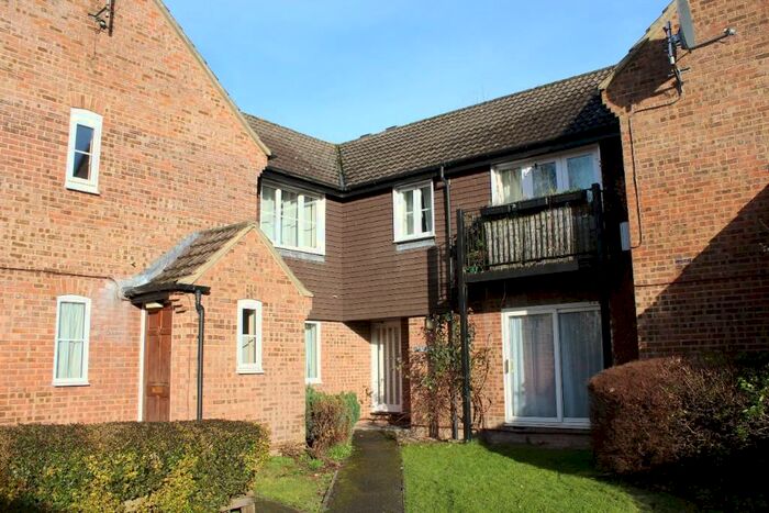 1 Bedroom Flat To Rent In Wessex Close, Hungerford, Berkshire, ., RG17