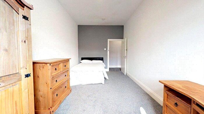 3 Bedroom Flat To Rent In Greenbank Terrace, Greenbank, Plymouth, Devon, PL4