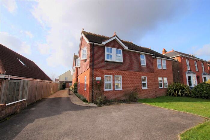 1 Bedroom Flat To Rent In Lyndhurst House, Chichester, PO19