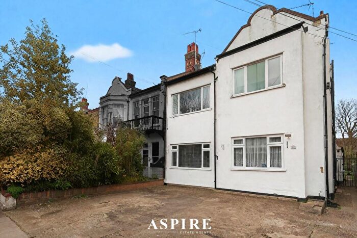 1 Bedroom Flat For Sale In St. Vincents Road, Westcliff-On-Sea, SS0