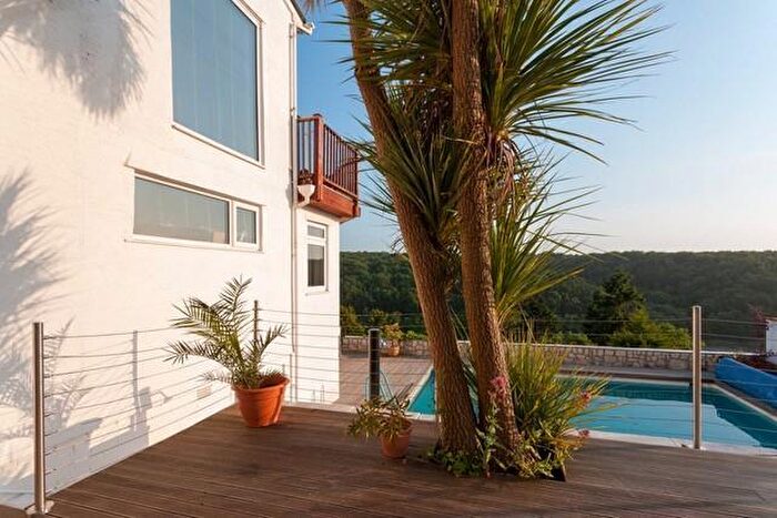 2 Bedroom Flat To Rent In Knoll Hill, Bristol, BS9