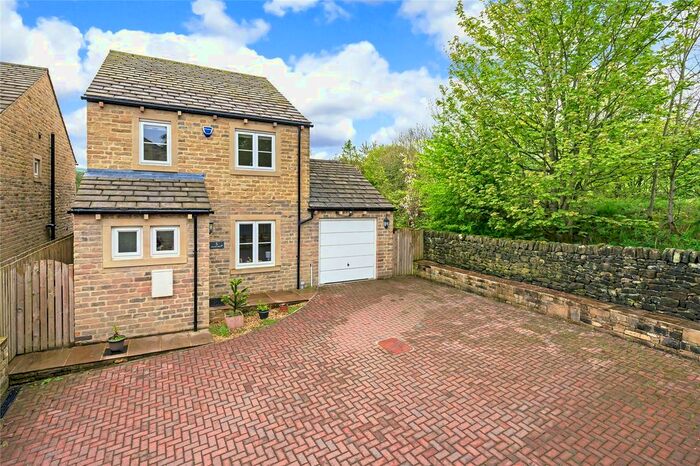 3 Bedroom Detached House For Sale In Moor Croft, Addingham, Ilkley, West Yorkshire, LS29