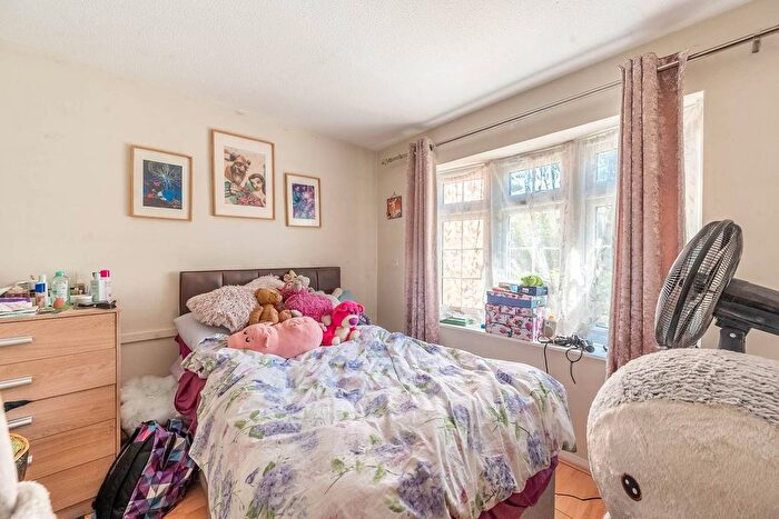 1 Bedroom Maisonette To Rent In Bramble Close, Stanmore, HA7