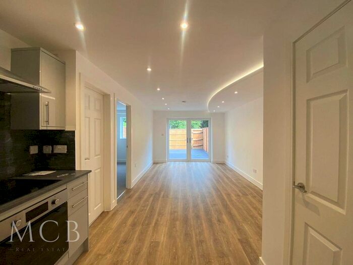 2 Bedroom Flat To Rent In Mallards Way, Northwood, Northwood, HA6