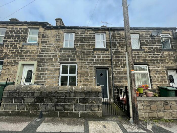 2 Bedroom House To Rent In Keighley, West Yorkshire, BD22