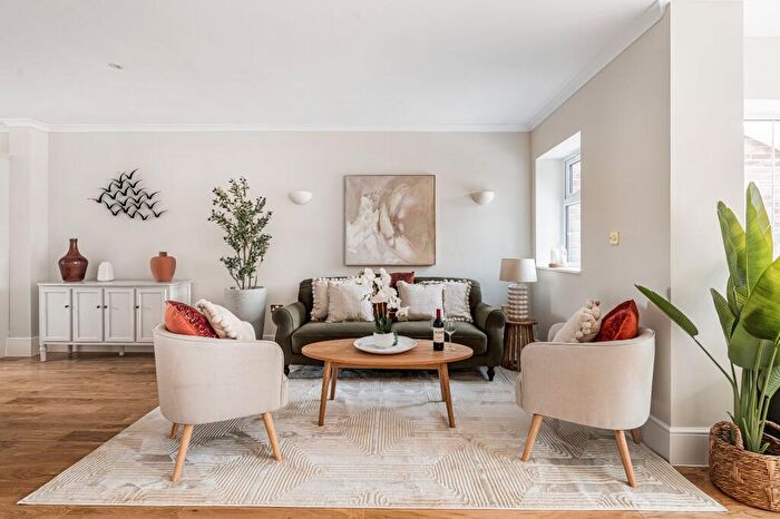 3 Bedroom Detached House For Sale In Chapel Gardens, Anstey Lane, Alton, Hampshire, GU34