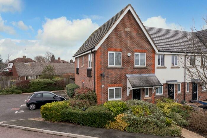 3 Bedroom End Of Terrace House To Rent In Summerleas Close, Adeyfield, Hemel Hempstead, Hertfordshire, HP2
