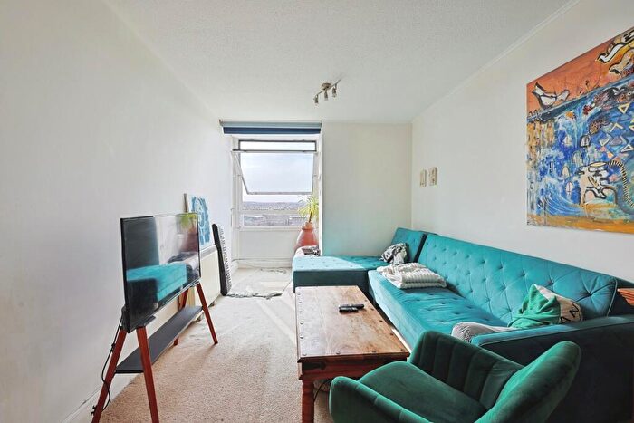 2 Bedroom Flat For Sale In Bramlands Close, London, SW11