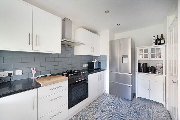 2 Bedroom Maisonette For Sale In High Road Leyton, Leyton, London, E10