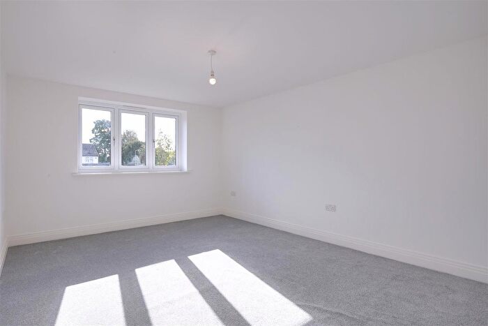 1 Bedroom Flat For Sale In Larsens House, Farm Hill Road, Waltham Abbey, EN9