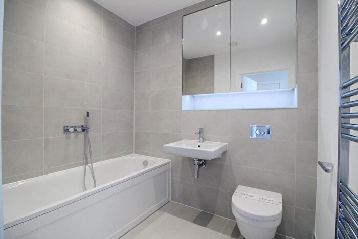 2 Bedroom Apartment To Rent In Flagstaff Road, Reading, RG2