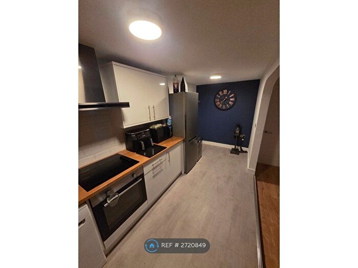 2 Bedroom Flat To Rent In The Spinnakers, Liverpool, L19