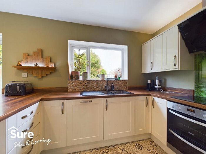 4 Bedroom Semi-Detached House To Rent In New Park Drive, Hemel Hempstead, Hertfordshire, HP2