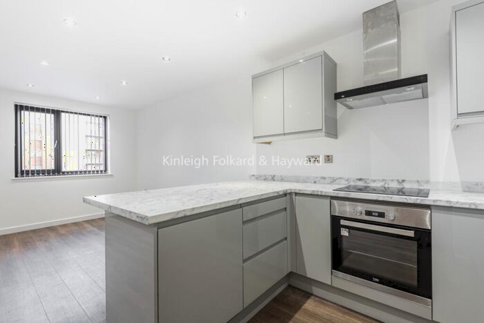 Flat To Rent In Walworth Place, London, SE17