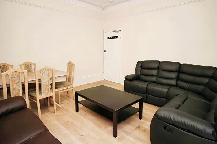 5 Bedroom Terraced House To Rent In Brighton Grove, Fenham, Newcastle Upon Tyne, NE4