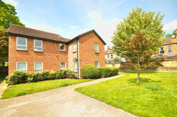 Studio To Rent In Marder Road, London, W13